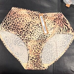 Skims Fits Everybody Full Brief. Color-Sand multi Animal SZ-Large